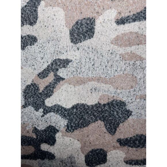 World Market Warm Cozy Over sized Camo Scarf NWT - Picture 8 of 10